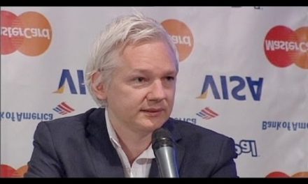 WikiLeaks shuts down, Assange vows to fight